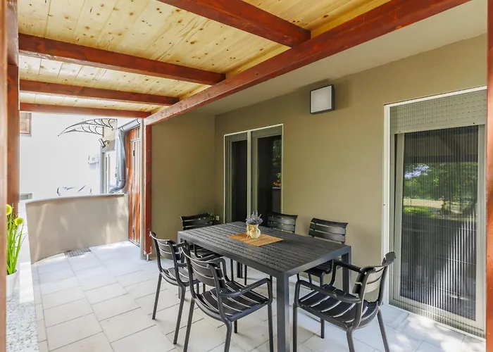 아파트 Nikola By Interhome 포레치