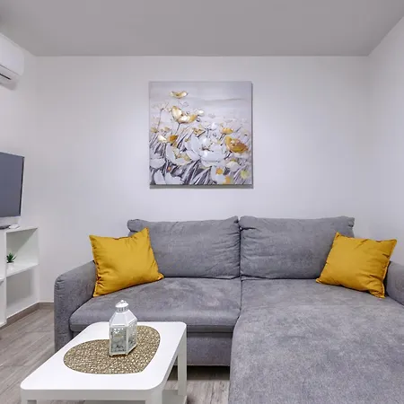 Nikola By Interhome