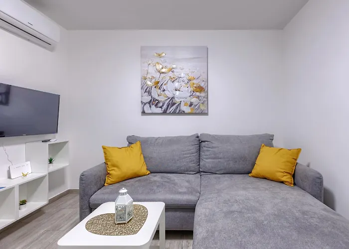 Nikola By Interhome